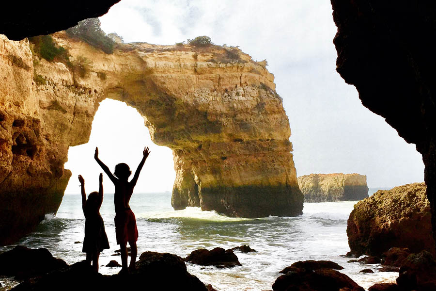 Praia de Albandeira en Estaquinha; verborgen juweeltjes aan de Algarve - AllinMam.com