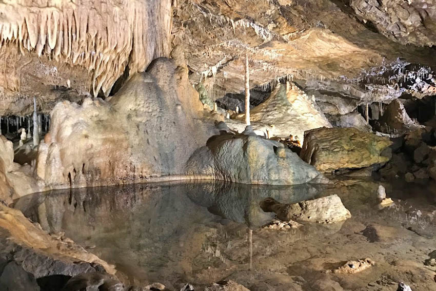 Grotten van Hotton: 65 meter afdalen op zoek naar een rivier - AllinMam.com
