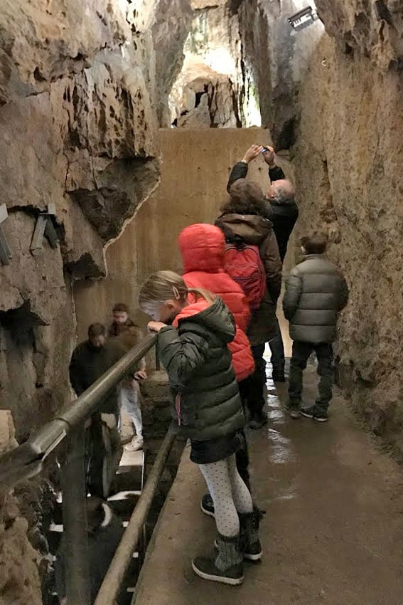 Grotten van Hotton: 65 meter afdalen op zoek naar een rivier - AllinMam.com