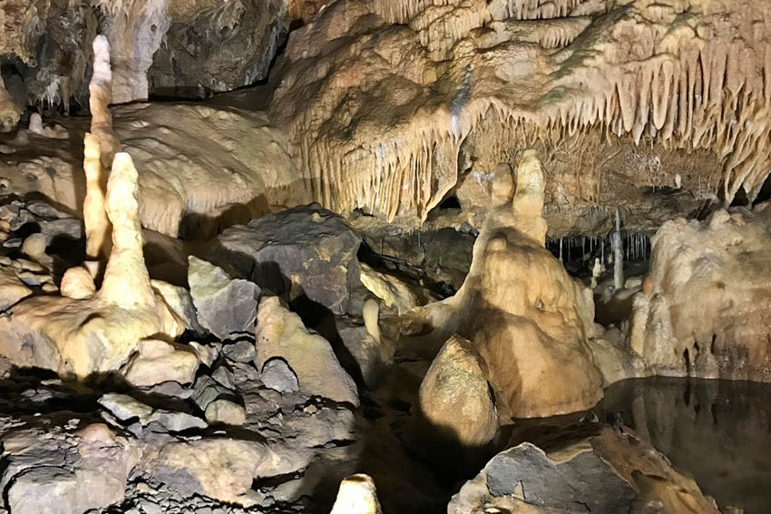 Grotten van Hotton: 65 meter afdalen op zoek naar een rivier - AllinMam.com
