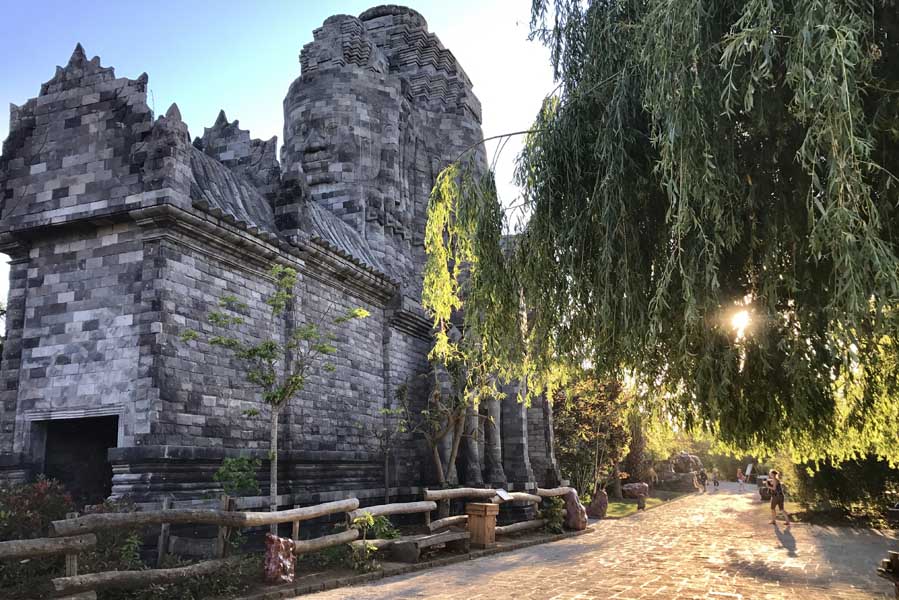 Pairi Daiza Ganesh avondlicht - Reislegende.nl