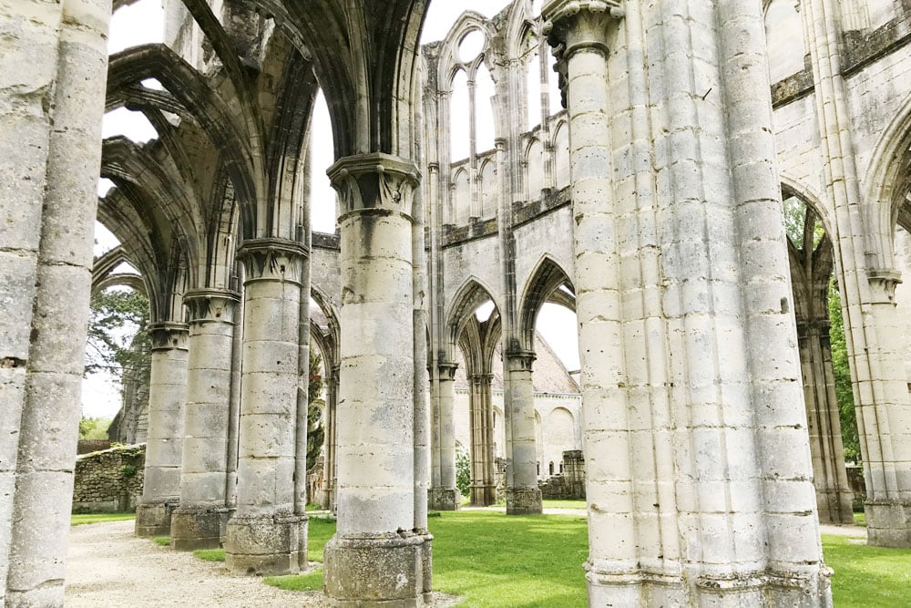 Terug in de tijd: Abbaye Notre-Dame d'Ourscamp in het Franse Picardië - Reislegende.nl