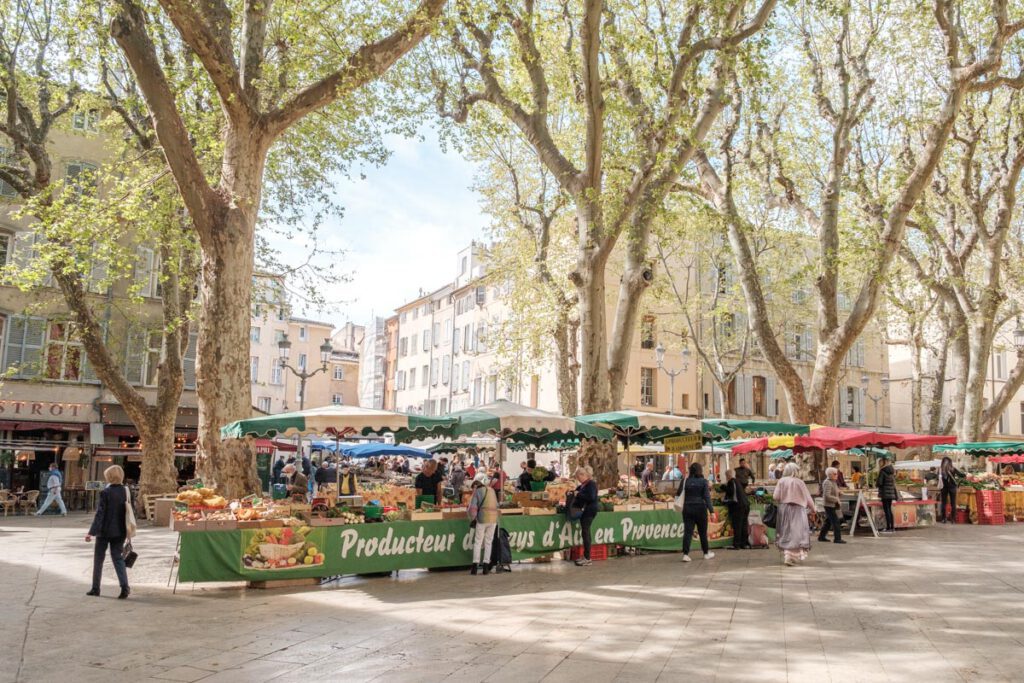 Place Richelme markt - Ontdek het oude centrum van Aix-en-Provence, bezienswaardigheden en tips - Reislegende.nl