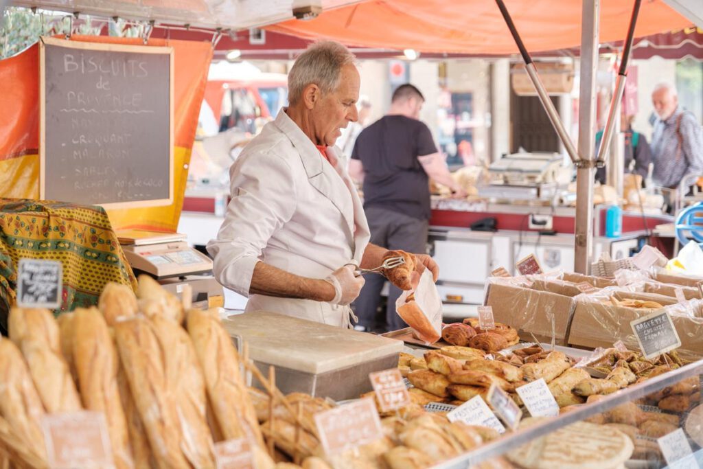 Markt in Aix-en-Provence - Ontdek het oude centrum van Aix-en-Provence, bezienswaardigheden en tips - Reislegende.nl