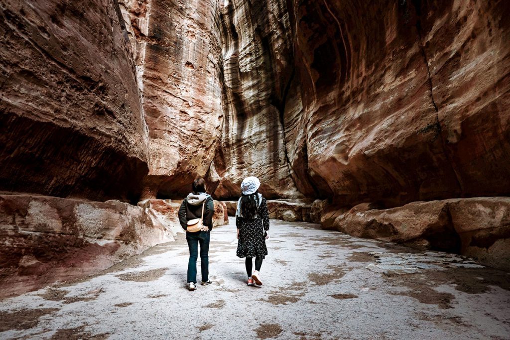 The Siq - Tips voor een bezoek aan Petra, wereldwonder in Jordanië - Reislegende.nl