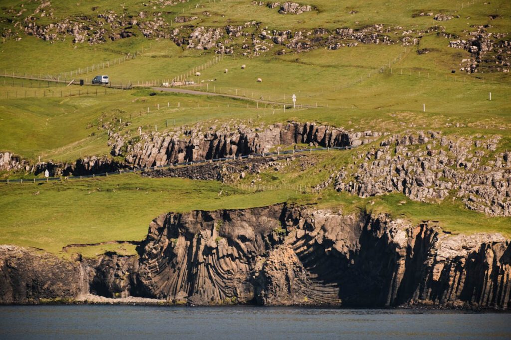 Basalt columns Suduroy Faeroer eilanden - Reislegende.nl