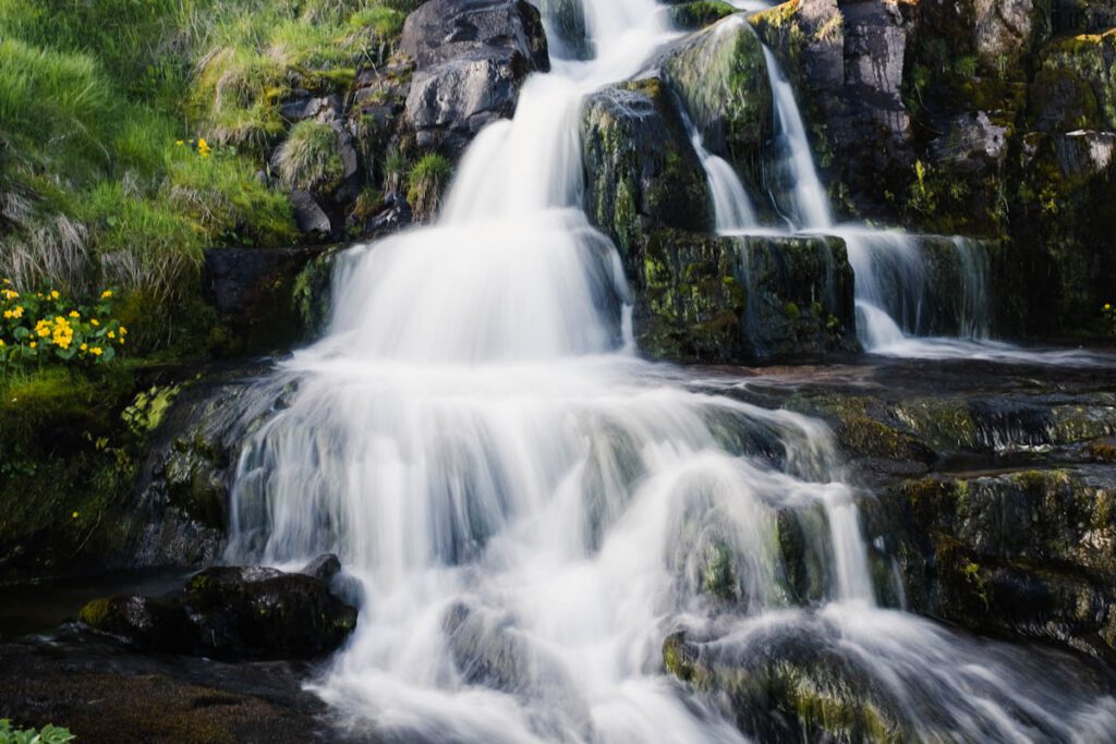 Bezienswaardigheden Vagar Faeroer eilanden tips Bour waterval - Reislegende.nl