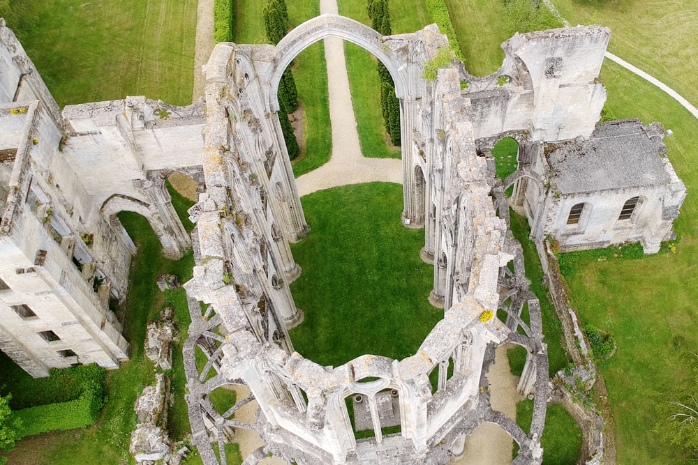 Terug in de tijd: Abbaye Notre-Dame d'Ourscamp in het Franse Picardië - Reislegende.nl