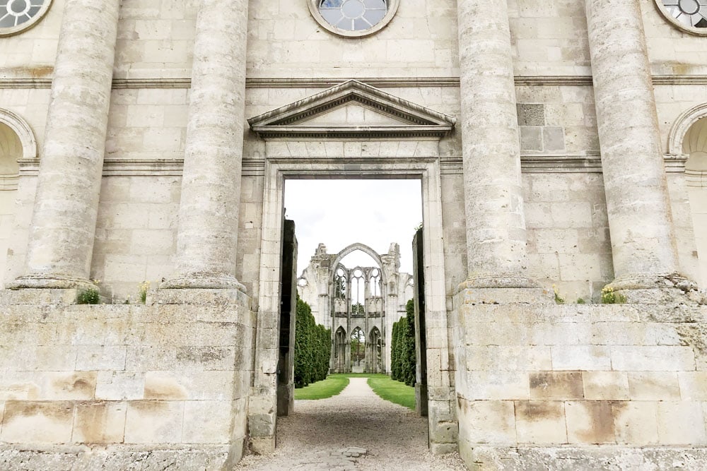 Terug in de tijd: Abbaye Notre-Dame d'Ourscamp in het Franse Picardië - Reislegende.nl