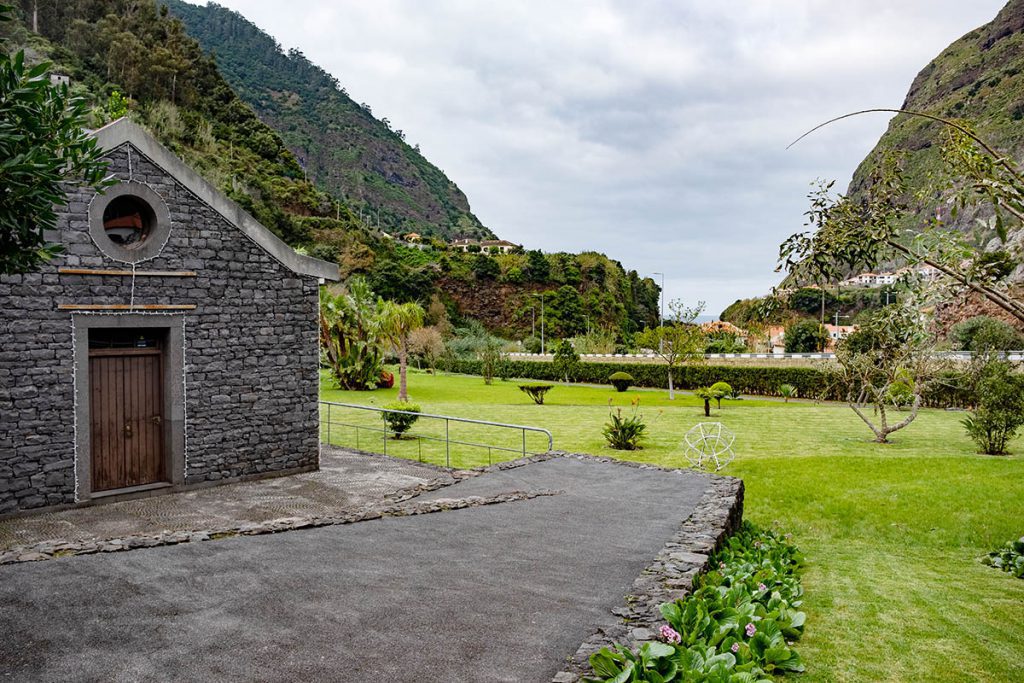 São Vicente Caves op Madeira, door lava uitgesleten gangen - Reislegende.nl