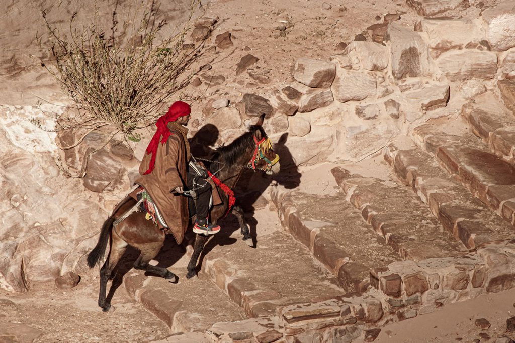 Trappen in Petra  - Tips voor een bezoek aan Petra, wereldwonder in Jordanië - Reislegende.nl