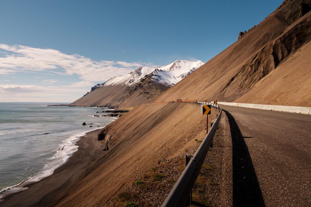 Fauskasandur Black Sand Beach must see in het oosten van IJsland - Reislegende.nl