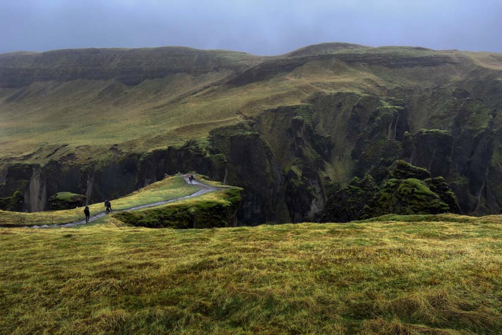 Fjadrargljufur Canyon IJsland bezoeken met slecht weer - Reislegende.nl