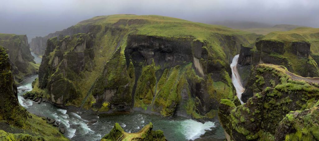 Fjadrargljufur mooiste canyon van IJsland - Reislegende.nl