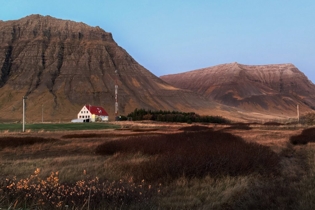 Flateyri accommodatie roadtrip Westfjorden IJsland Reislegende - Reislegende.nl