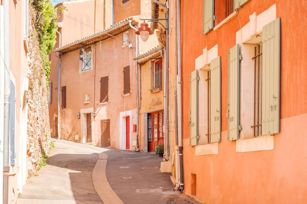 Roussillon in de Provence, tips voor een bezoek aan dit roodgekleurde dorp - Reislegende.nl