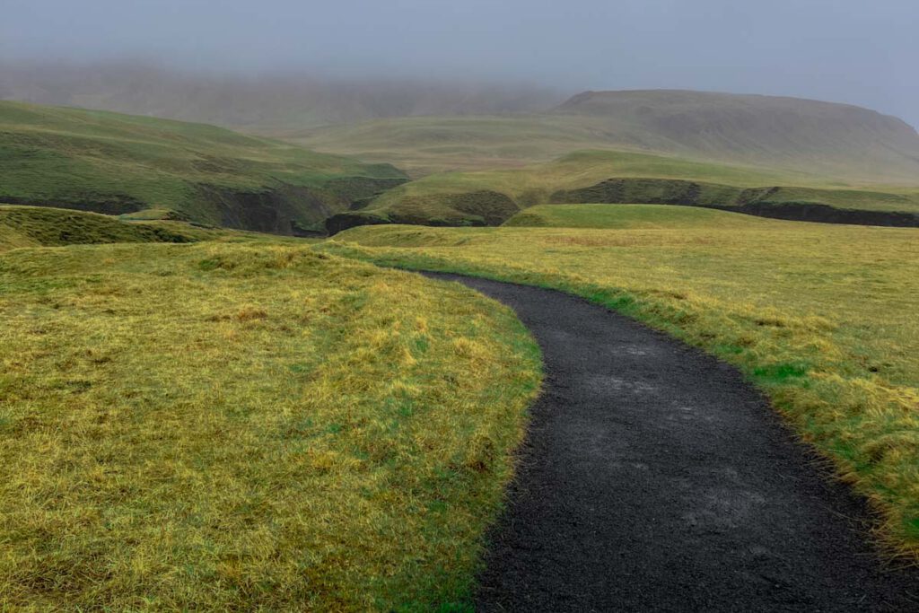 Hoe kom je bij Fjadrargljufur Canyon in IJsland - Reislegende.nl