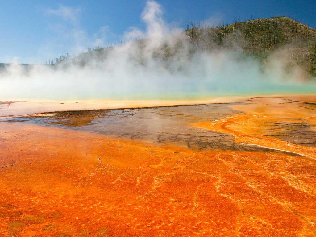 Grand Prismatic Spring, Midway Geyser Basin in Yellowstone - Yellowstone National Park: 10x wat je niet mag missen - Reislegende.nl