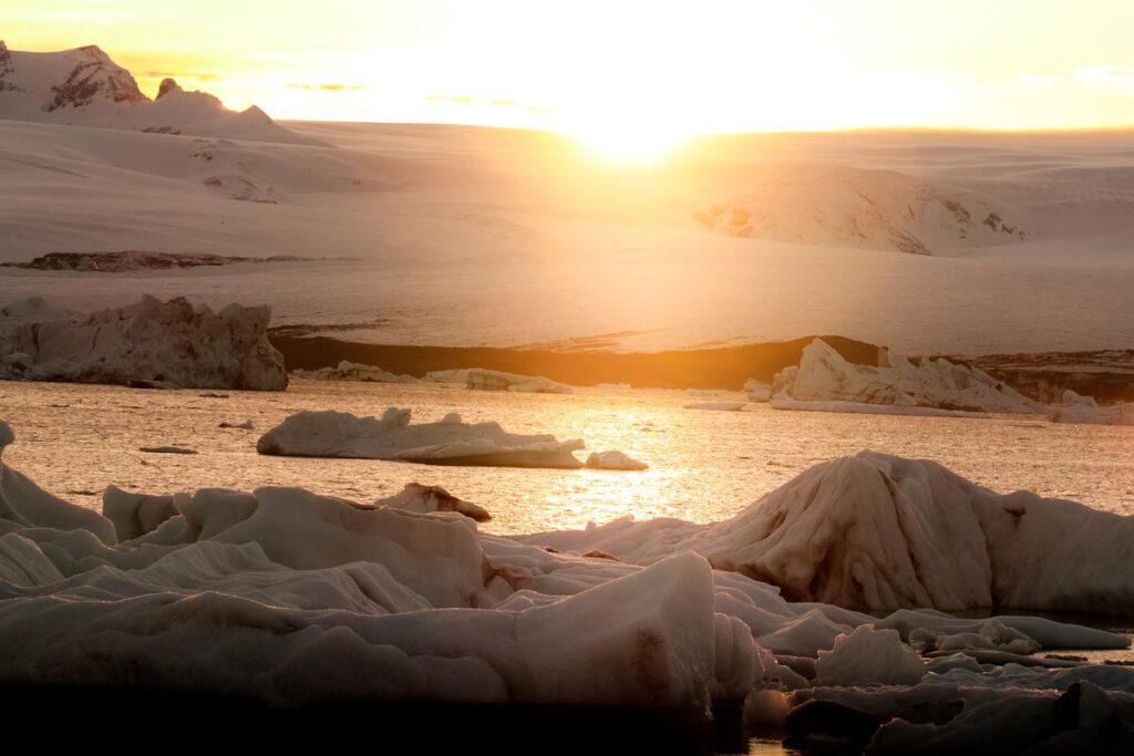 Jokulsarlon in juni hoogtepunten in het zuiden van IJsland - Reislegende.nl