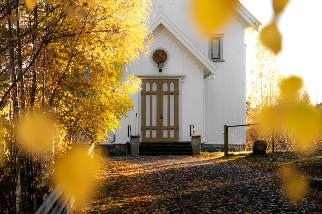 Jondalen church Vestfold og Telemark wat te zien in zuid Noorwegen - Reislegende.nl