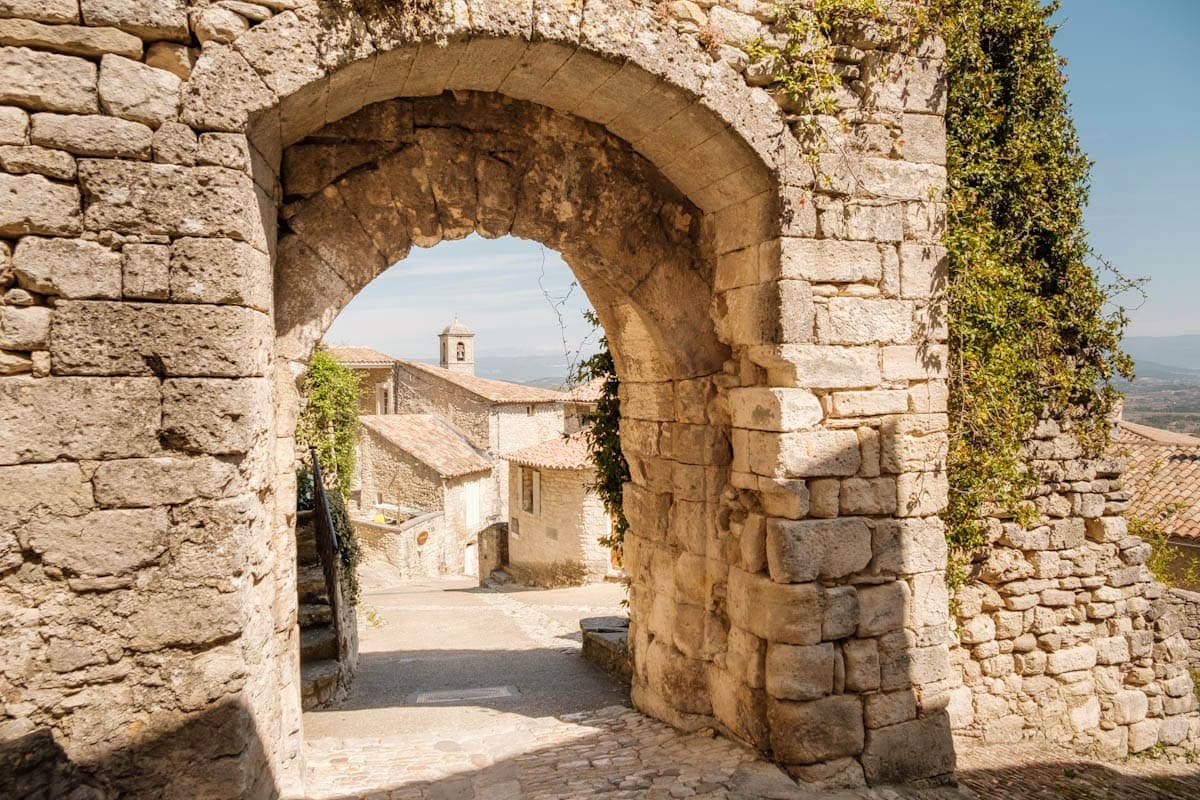 Lacoste mooie dorpen Vaucluse Luberon Provence - Reislegende.nl