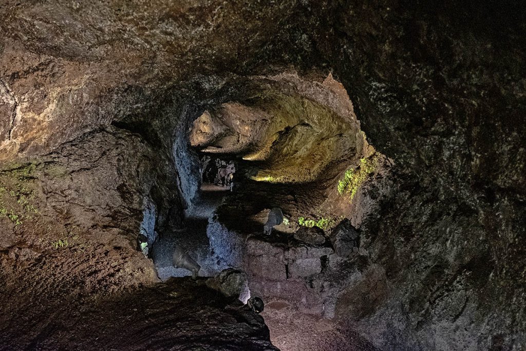 São Vicente Caves op Madeira, door lava uitgesleten gangen - Reislegende.nl