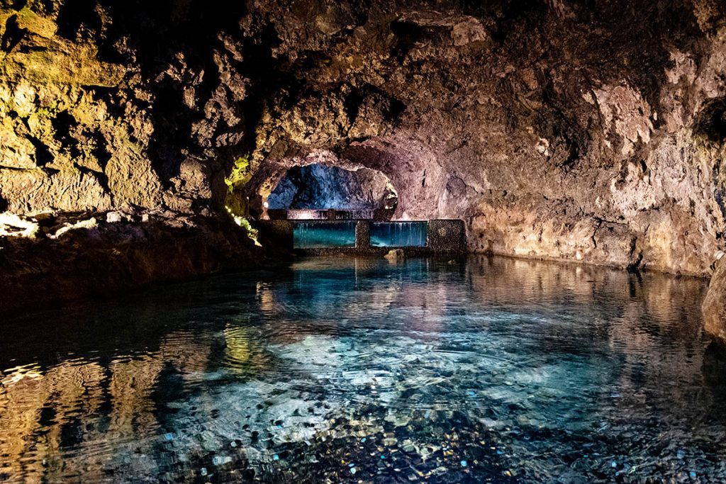 São Vicente Caves op Madeira, door lava uitgesleten gangen - Reislegende.nl