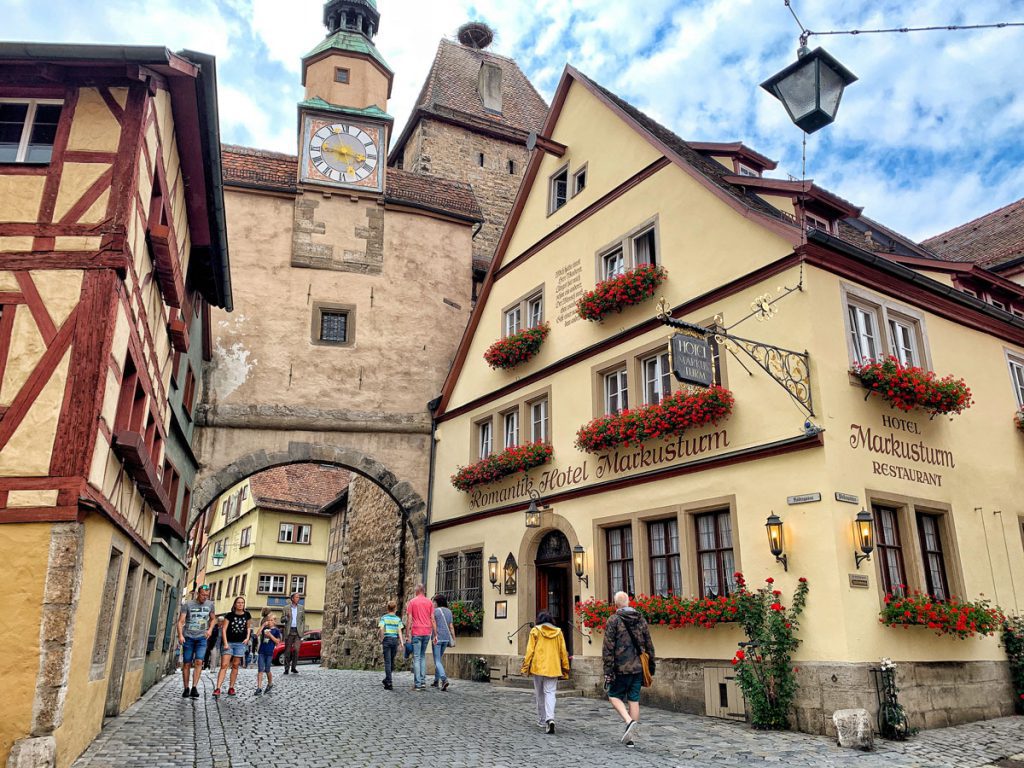 Markusturm u. Röderbogen Bezienswaardigheden in Rothenburg ob der Tauber Romantische Strasse Duitsland - Reislegende.nl