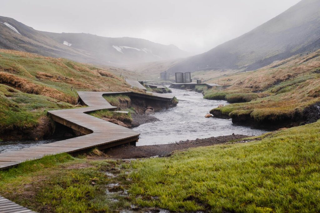 Mogelijkheden omkleden Reykjadalur Hot Springs warm water rivier IJsland - Reislegende.nl