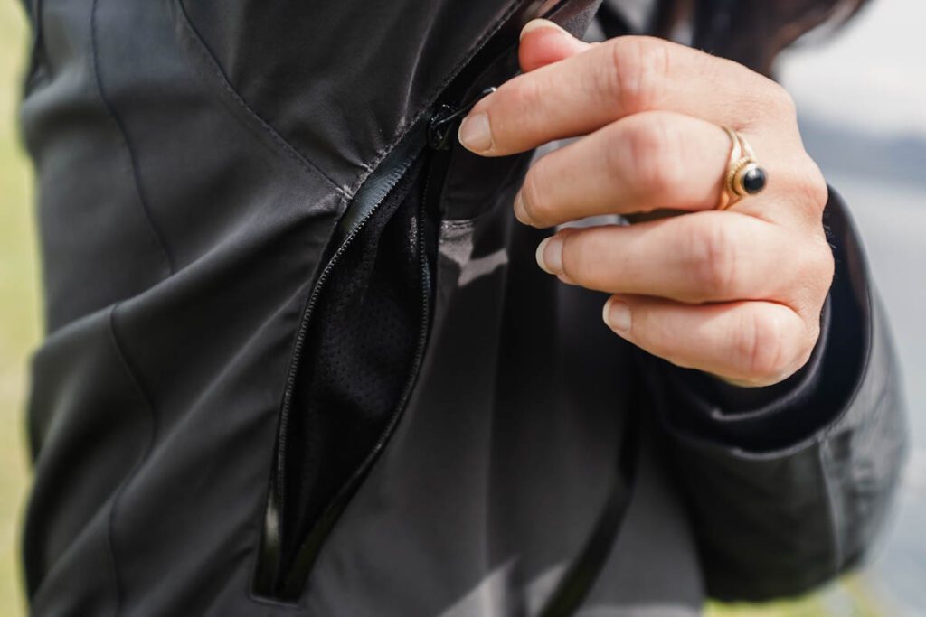 Monsoon jacket Review Revolution Race kleding - Reislegende.nl