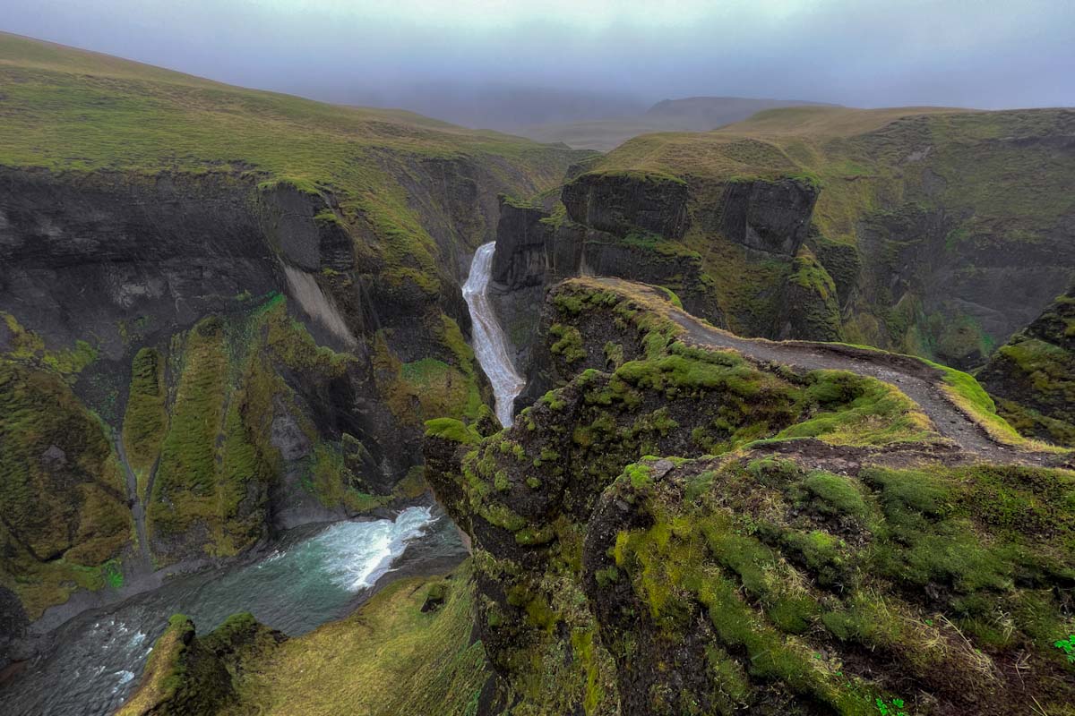 Parkeerplaats Fjadrargljufur Canyon IJsland - Reislegende.nl