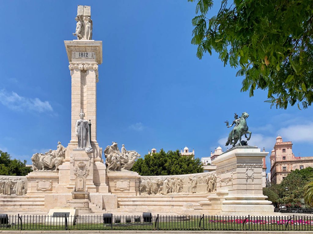 Monumento a la Constitución, Plaza de España - Cadiz bezienswaardigheden en tips - Reislegende.nl