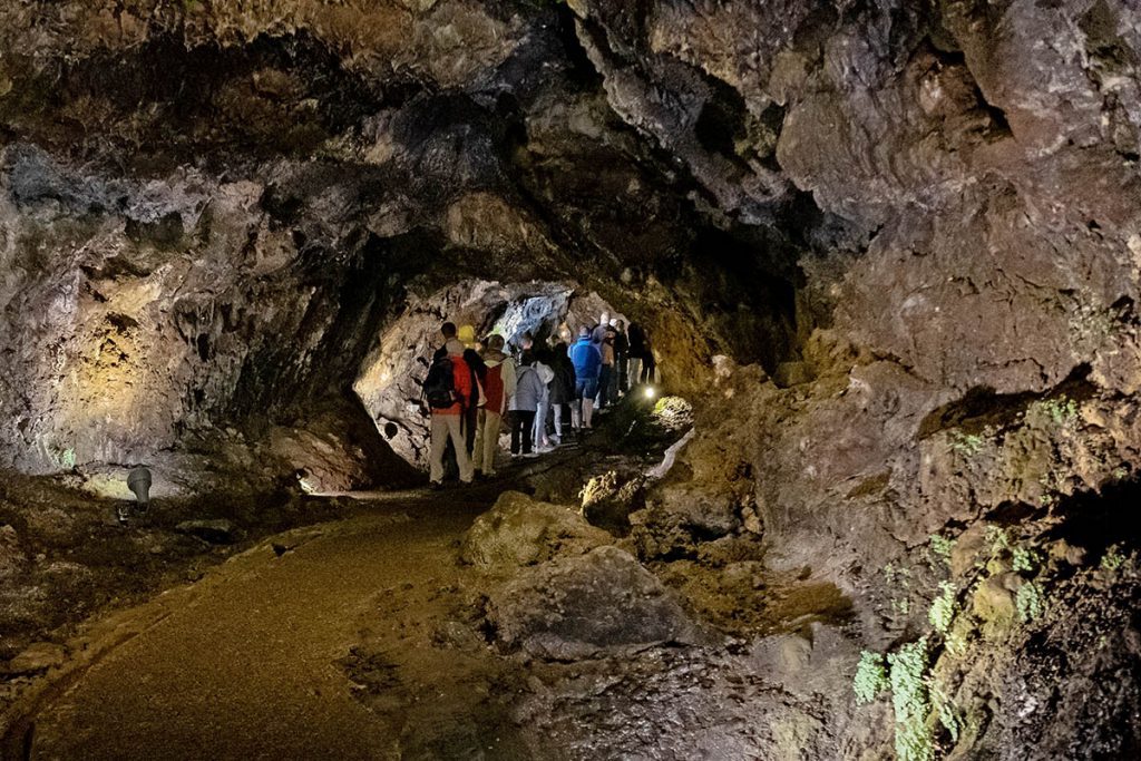 São Vicente Caves op Madeira, door lava uitgesleten gangen - Reislegende.nl