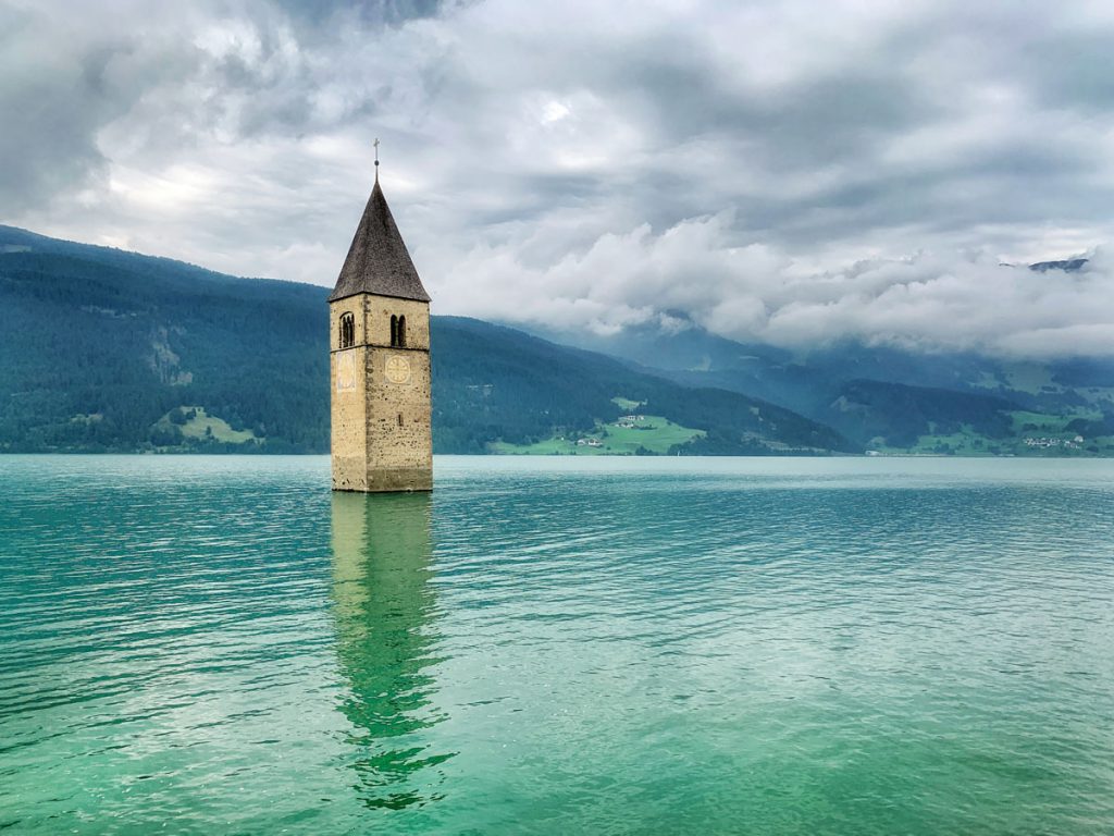 Reschensee Autoroute door Tirol en Vorarlberg Reislegende