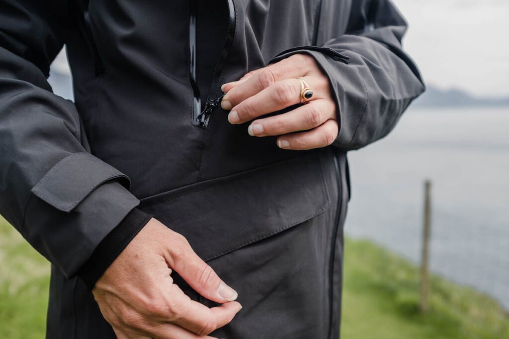 Review Monsoon jacket Revolution Race kleding - Reislegende.nl