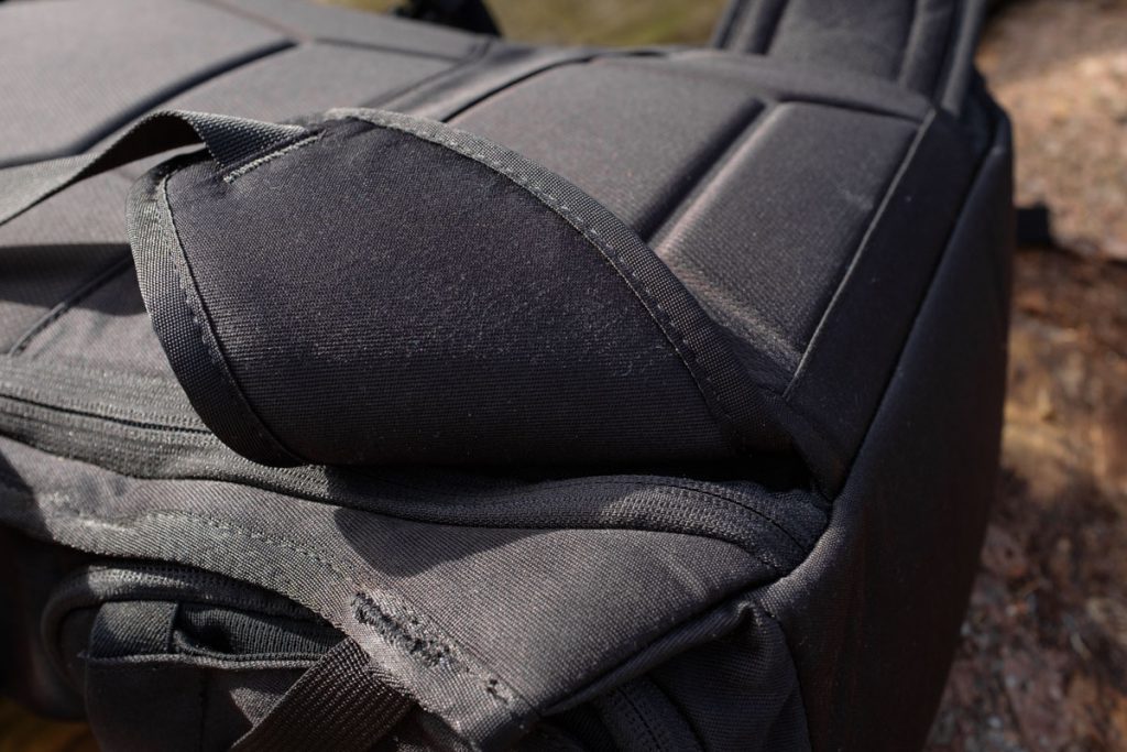 Review Thule Covert DSLR backpack 32L heupriem - Reislegende.nl