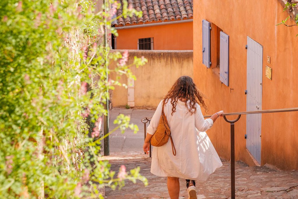 Roussillon in Luberon, bezienswaardigheden en tips voor een bezoek aan dit roodgekleurde dorp - Reislegende.nl