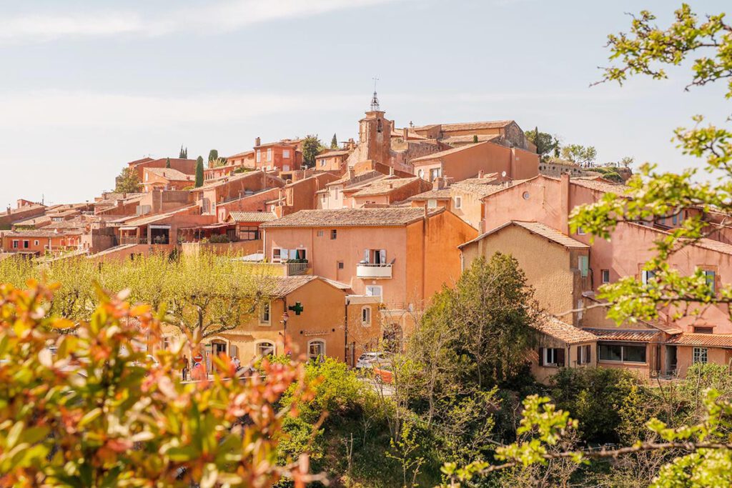 Roussillon in Luberon, tips voor een bezoek aan dit roodgekleurde dorp - Reislegende.nl