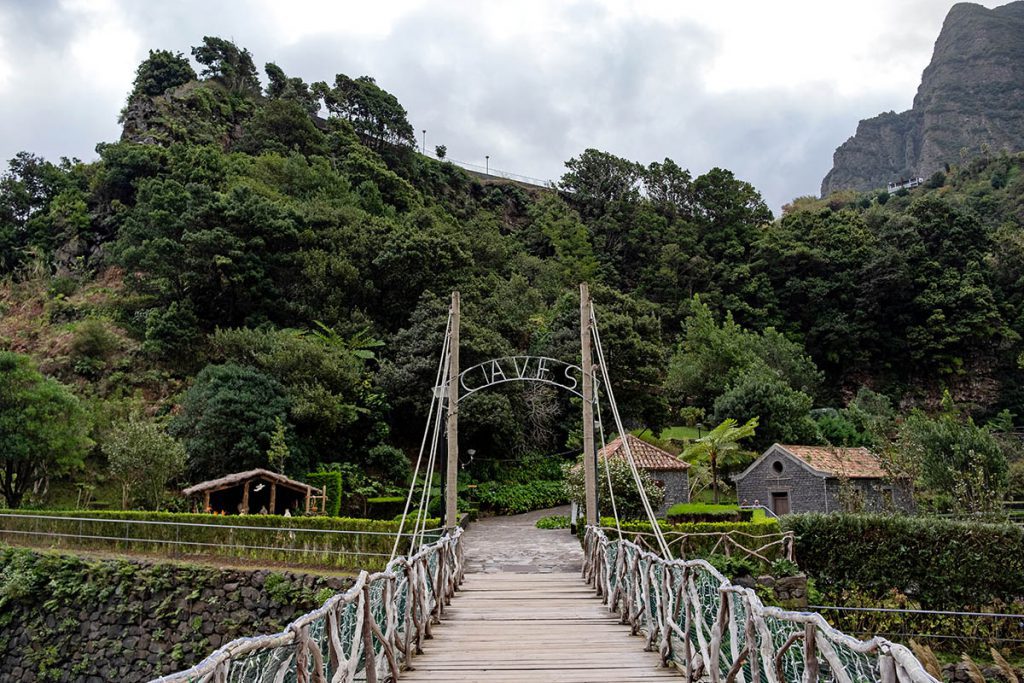 São Vicente Caves op Madeira, door lava uitgesleten gangen - Reislegende.nl