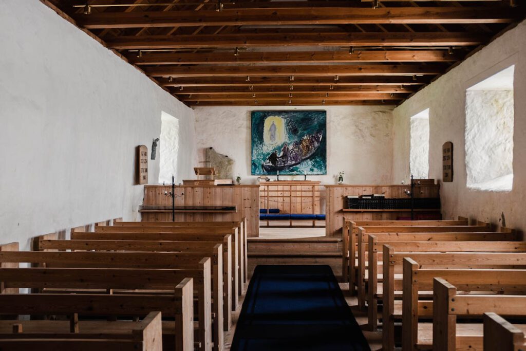 St Olavs Church Kirkjubour bezienswaardigheden Faeroer eilanden tips - Reislegende.nl