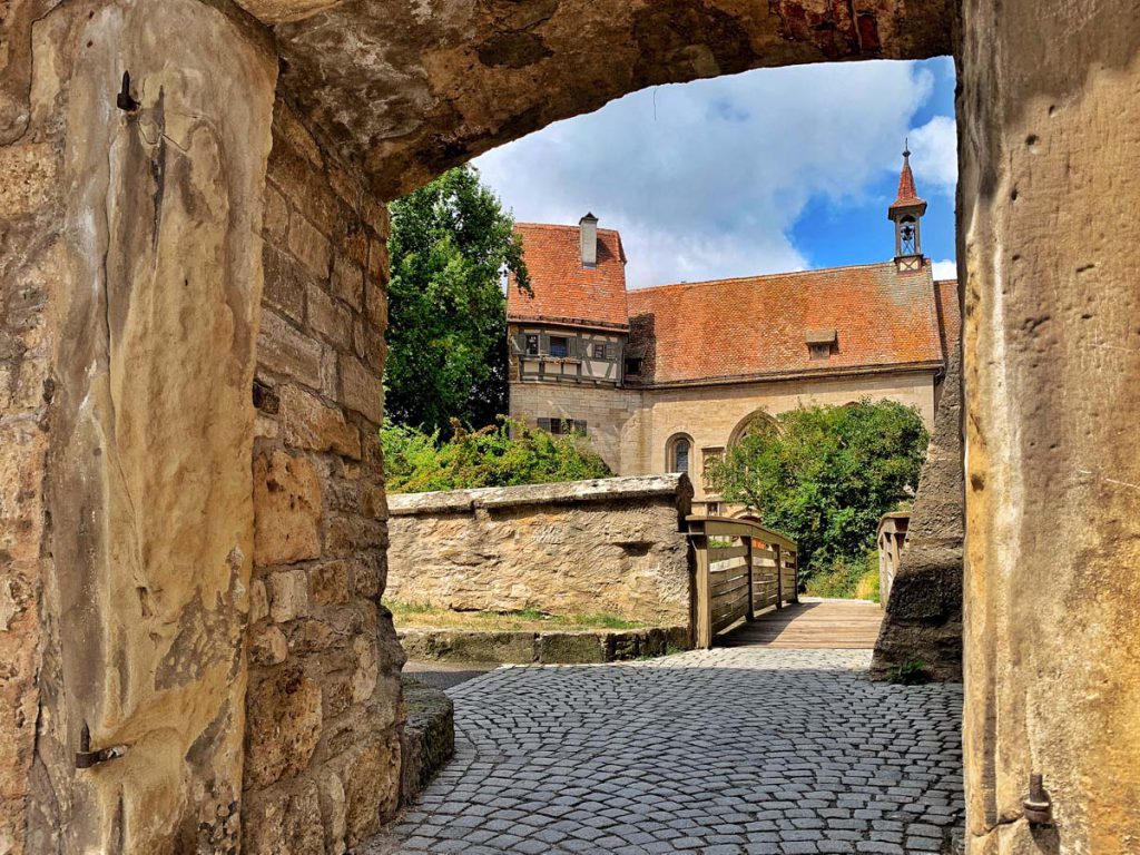 St. Wolfgangskirche Bezienswaardigheden in Rothenburg ob der Tauber Duitsland Romantische Strasse - Reislegende.nl