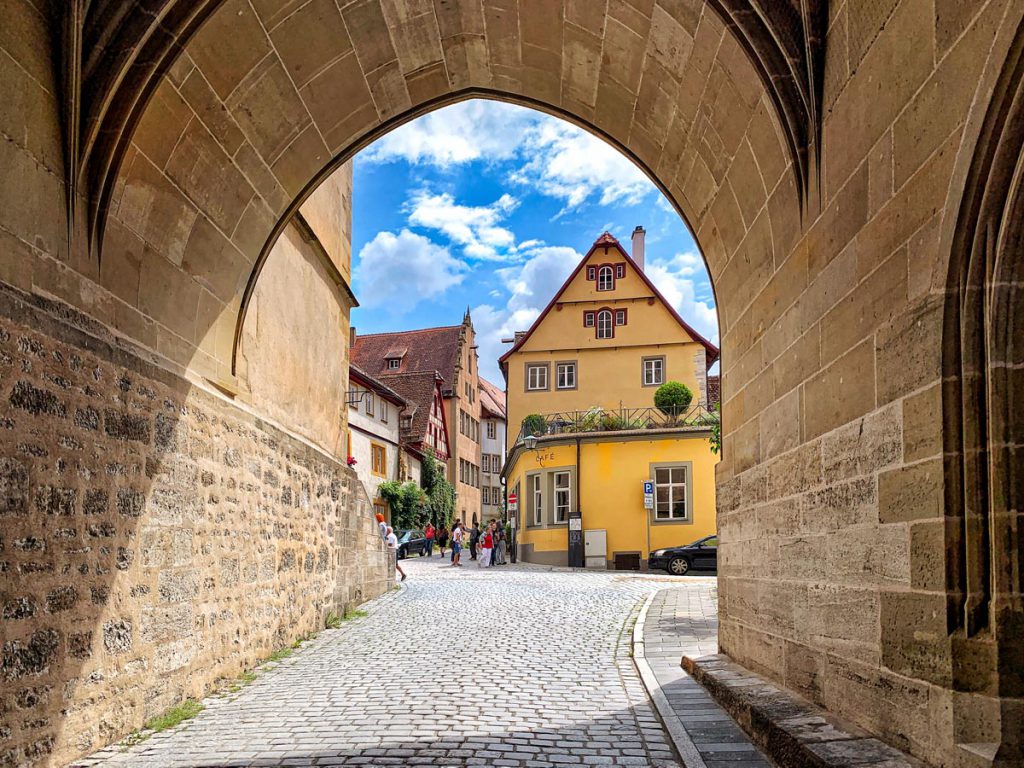 St.Jakobskirche Bezienswaardigheden in Rothenburg ob der Tauber Romantische Strasse Duitsland - Reislegende.nl