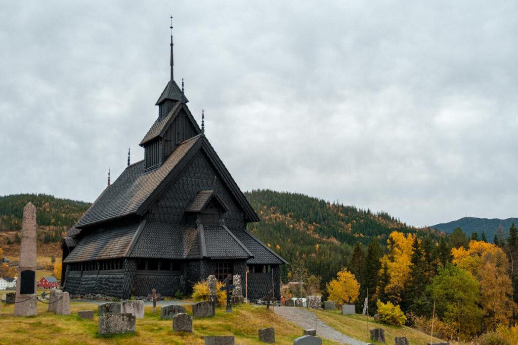 Staafkerk van Eidsborg Vestfold og Telemark bezienswaardigheden en tips Noorwegen - Reislegende.nl