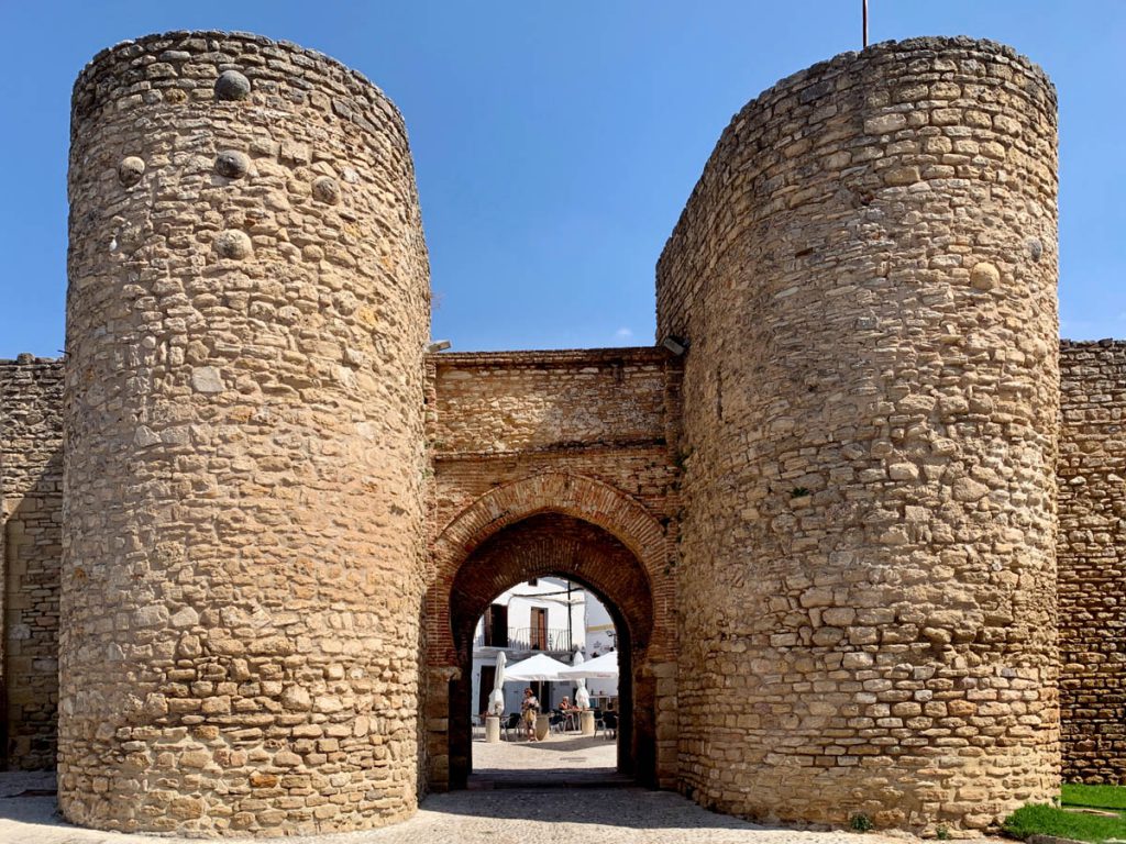 Stadspoort van Ronda - Wandelroute langs 22 Ronda bezienswaardigheden - Reislegende.nl