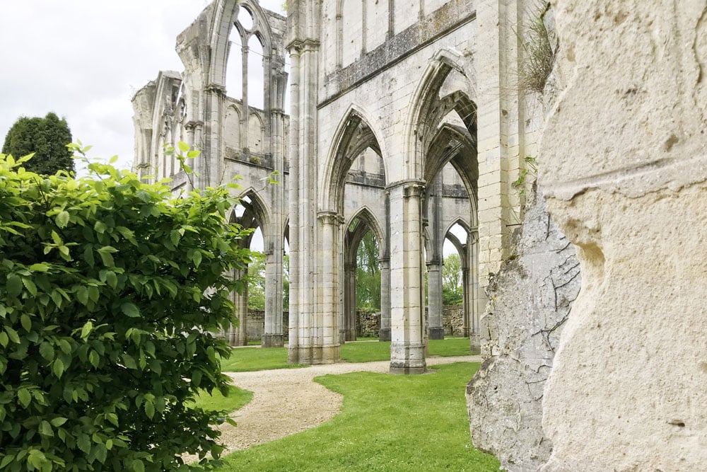 Terug in de tijd: Abbaye Notre-Dame d'Ourscamp in het Franse Picardië - Reislegende.nl