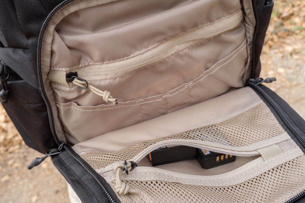 Thule Covert DSLR Backpack 32L REVIEW opbergvakken - Reislegende.nl