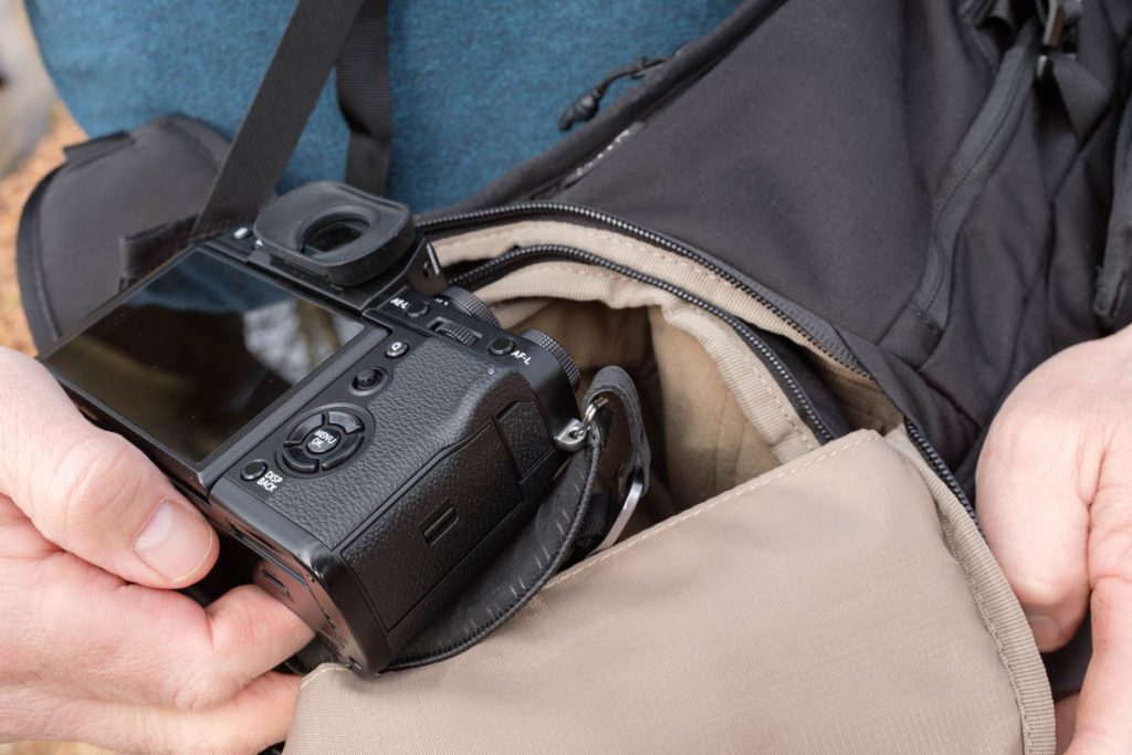 Thule Covert DSLR Backpack 32L REVIEW zijkant tas - Reislegende.nl