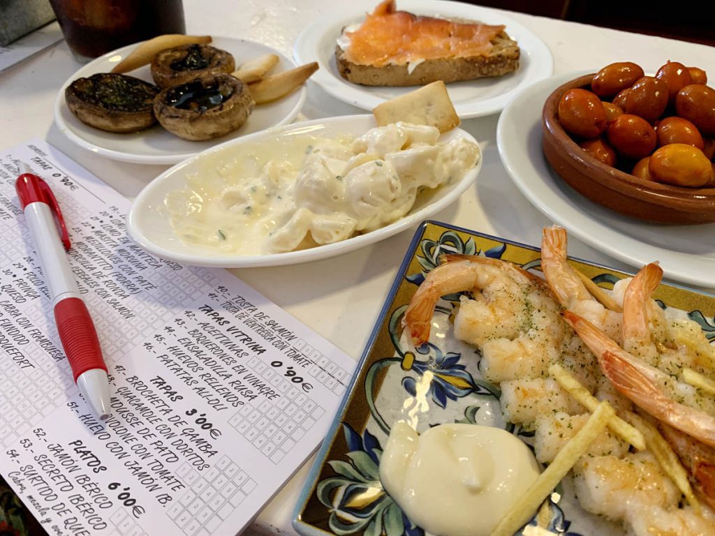 Tapas eten bij Bar El Lechuguita - Ronda eettip - Wandelen in Ronda, route langs 22 bezienswaardigheden - Reislegende.nl