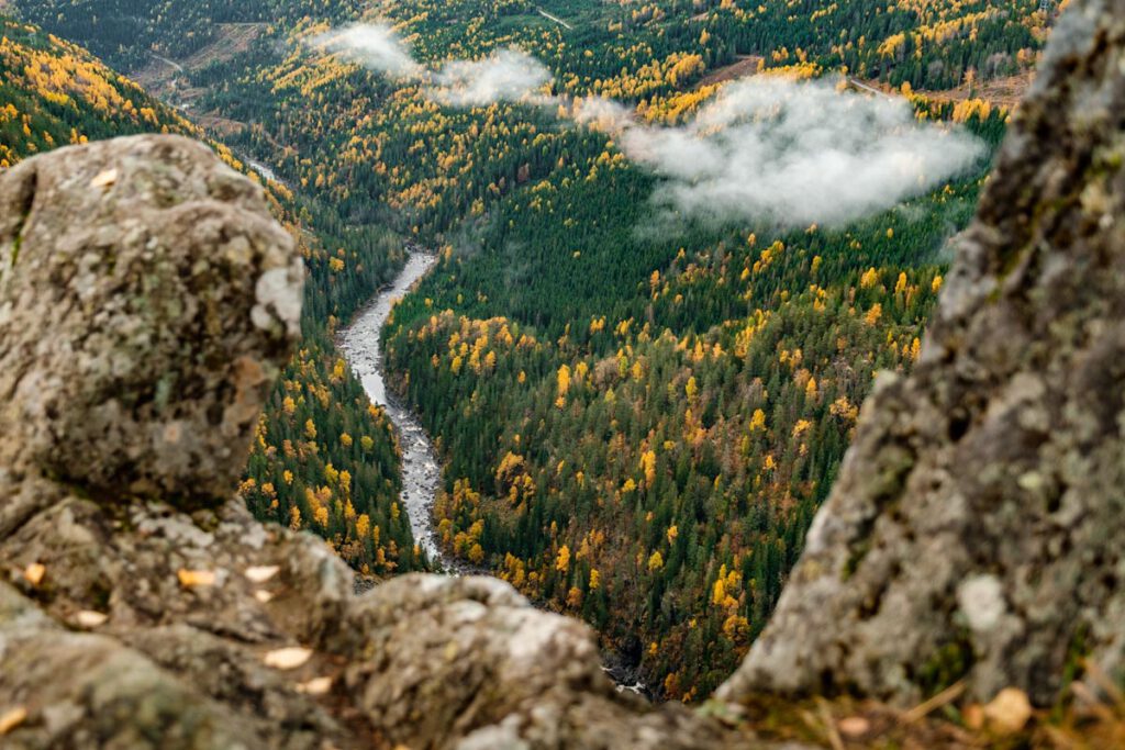 Tips in Vestfold og Telemark bezienswaardigheden Ravnejuvvegen weg naar Ravnejuv Raven Gorge Dalen Zuid-Noorwegen - Reislegende.nl