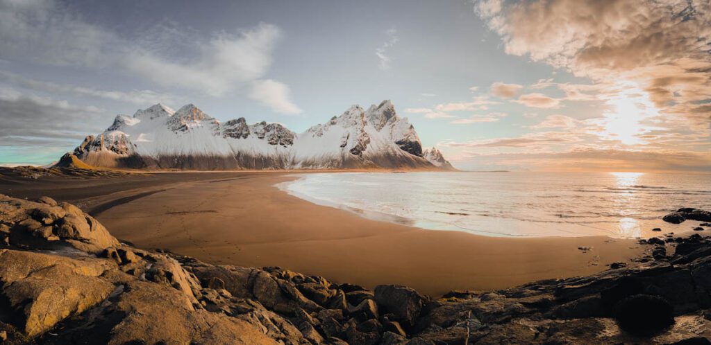 Vestrahorn Stokksnes peninsula zuidkust IJsland - Reislegende.nl